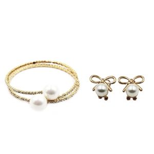 Fashion simple pearl butterfly bracelet set